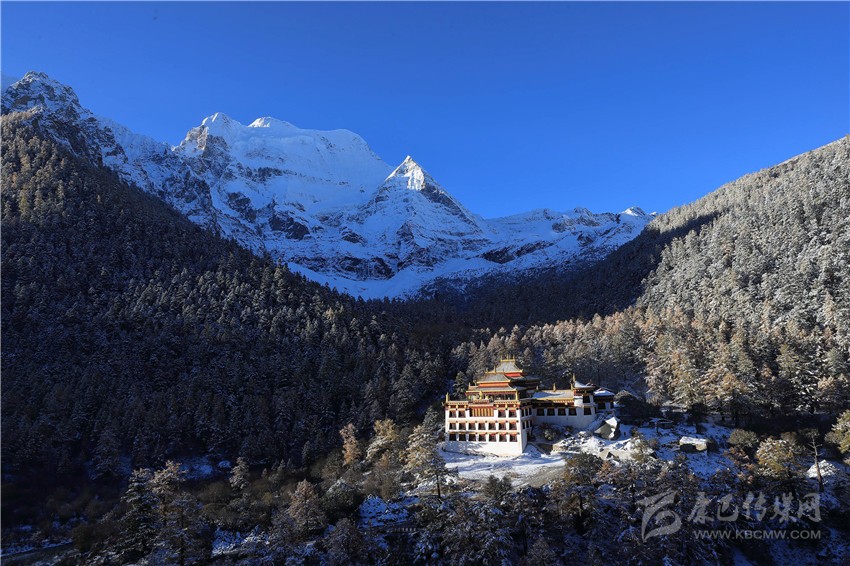 初冬到稻城來(lái)看雪