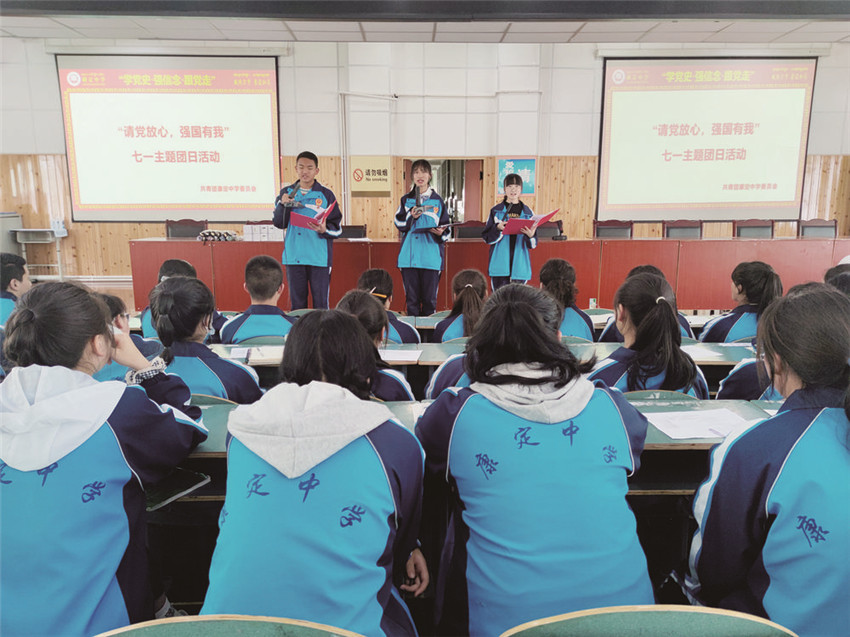 康定中學(xué).jpg 康定中學(xué).jpg