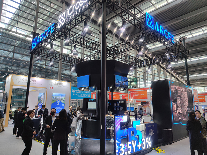 2023年12月16日，第十七屆深圳國際金融博覽會(huì)在深圳會(huì)展中心開幕，近300家金融機(jī)構(gòu)和企業(yè)攜手多款金融產(chǎn)品集中亮相。