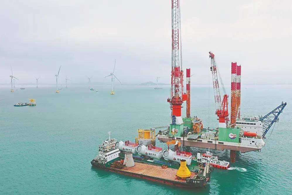 福能集團曾是“一煤獨大”的老國企，近年來積極轉(zhuǎn)型，布局新能源、新材料、醫(yī)療健康等領域。圖為福能集團三川海上風電項目。（資料圖片）